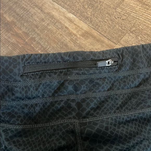 Black Athletic Leggings with Relaxed Fit - Picture 4 of 5